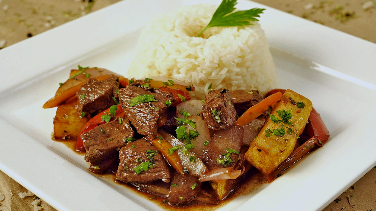 Lomo saltado peruano