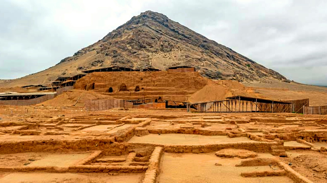 Las Huacas del Sol y de la Luna